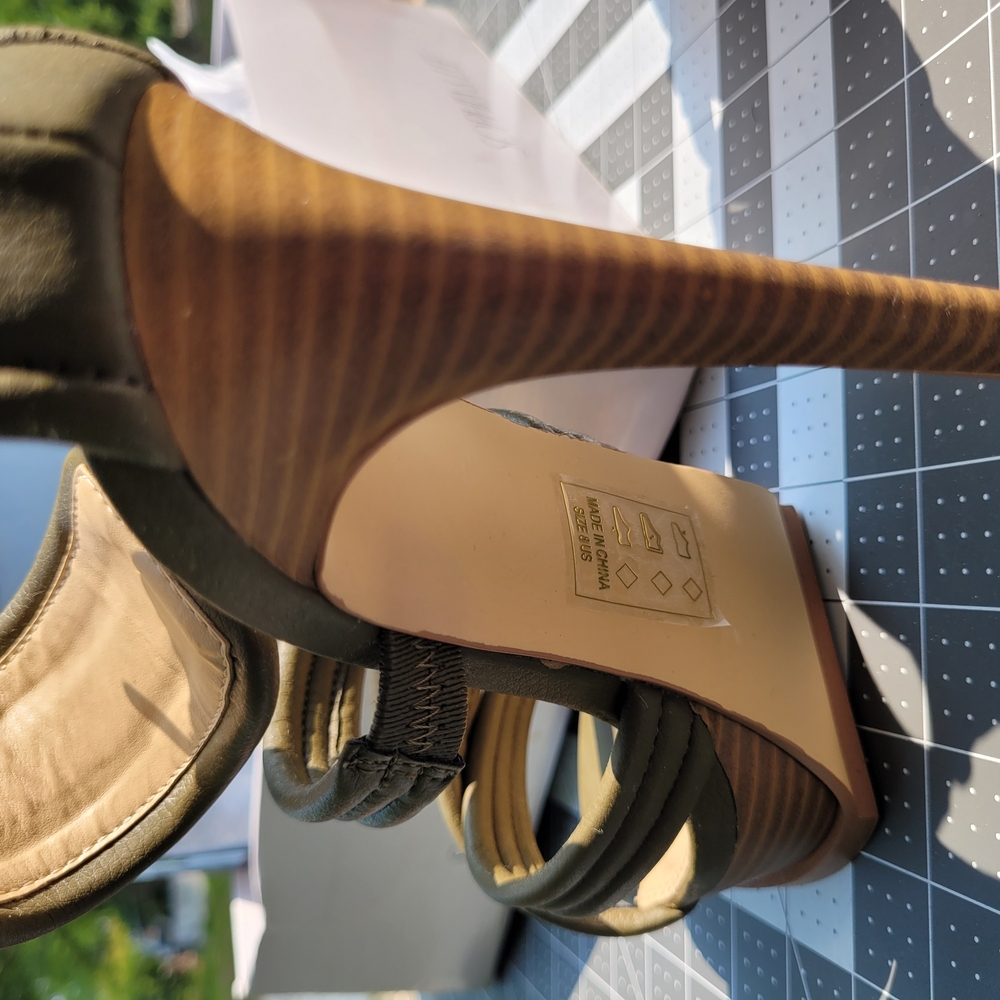 Sophia & Lee Olive Heeled Shoes with Interlaced Straps - Picture 10 of 11